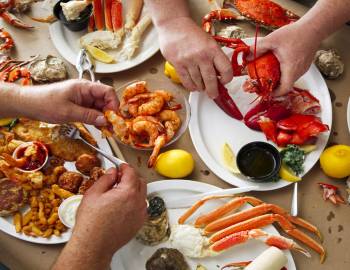 A seafood platter at one of the best seafood restaurants on Hilton Head Island