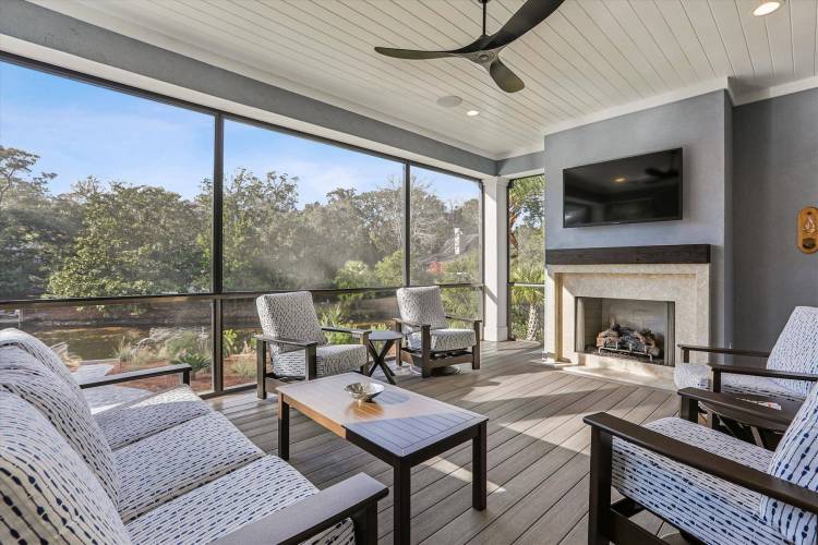 hilton head home with screened in porch